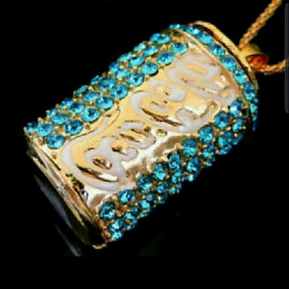 Goldtone necklace with enamel/crystal pendant NWT